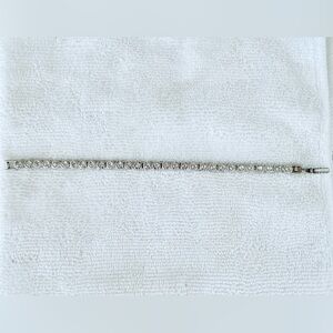 Genuine Swarovski Silver Tone Crystal Tennis Bracelet ~7”~Round Bezel Set Gems